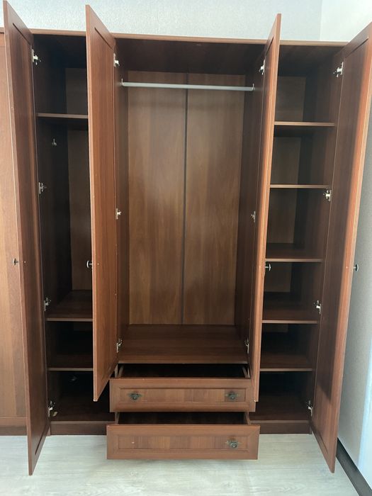 Продам отличный шкаф