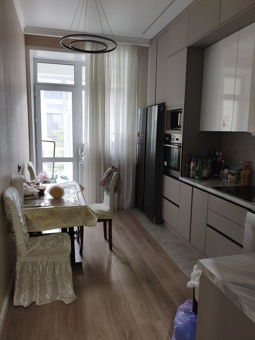 Продам 3 ком кв 96 кв,м возле Айзы