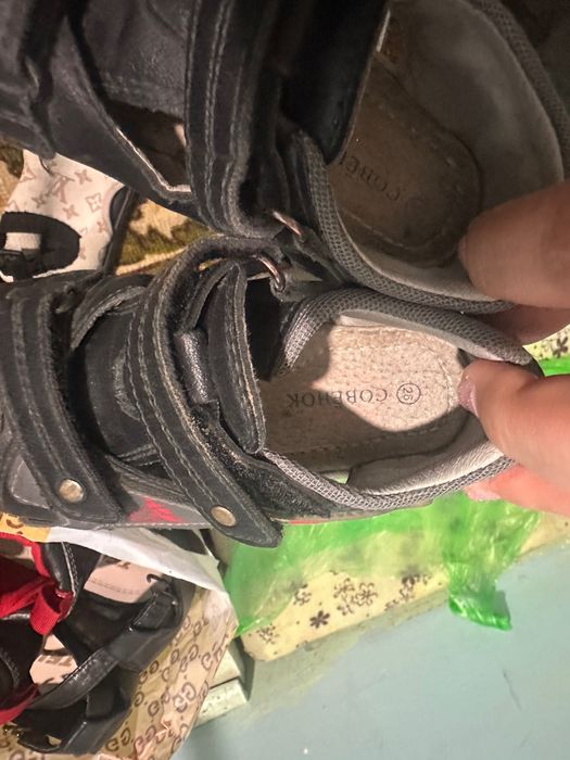 Отдам даром детские одежды и обувь  bolalar oyoq kiyimlari tekin