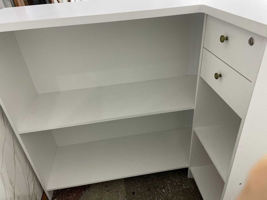 Ресепш, полки, полки