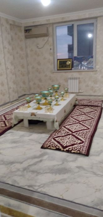 Guliston shahri yangi bozor yangi dom 2 xona balkonli.