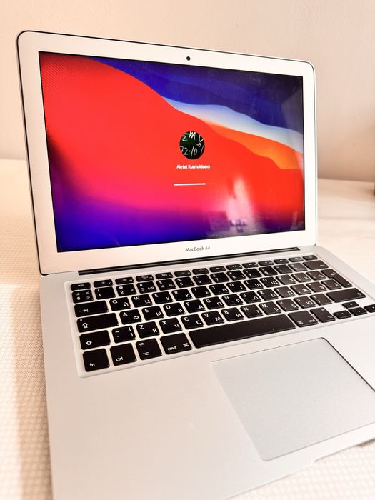 Продаю Macbook air 17