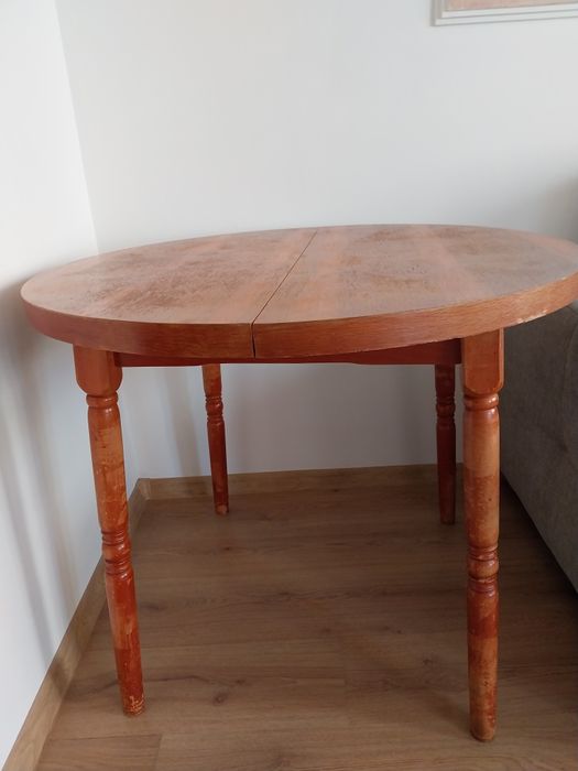 Ново боро,ТВ шкаф и дървена маса за хранене