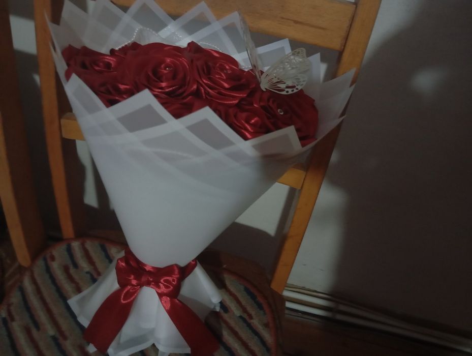 Букети от ръчно изработени рози