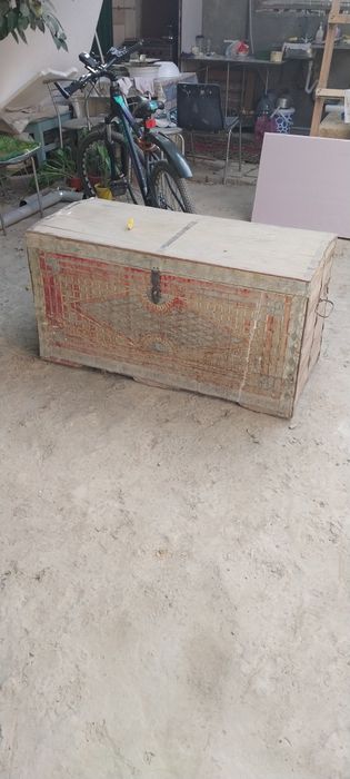 Продаётся сундук старинный