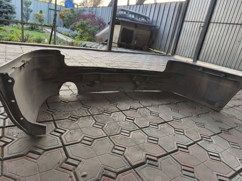 Два Бампера на тоета Калдина