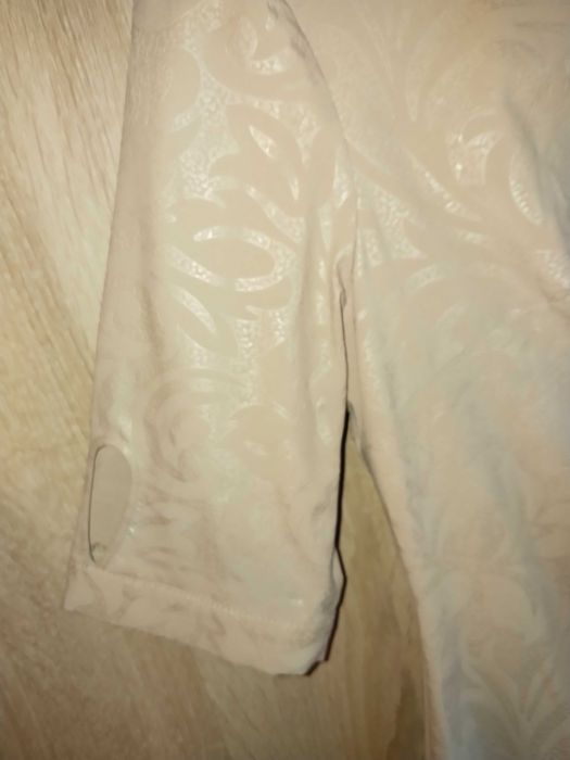 Продавам дамска рокля , нова, с етикет