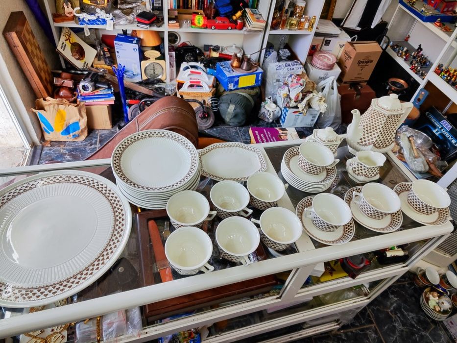 Порцеланов сервиза чаши и чинии Англия Adams