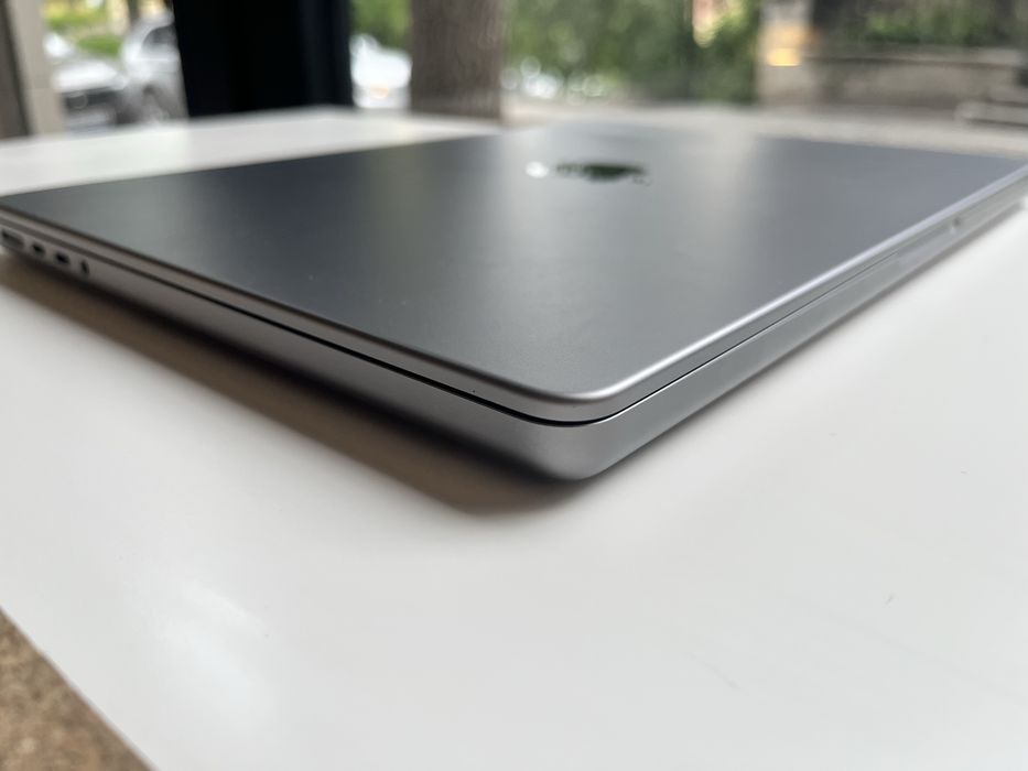 Macbook Pro A2442 14” M1 16GB RAM