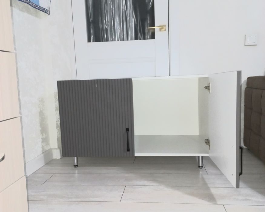 Тумба от нового гарнитура 99см х 58см х60см.