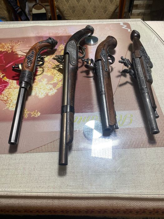 Lot pistoale panoplie