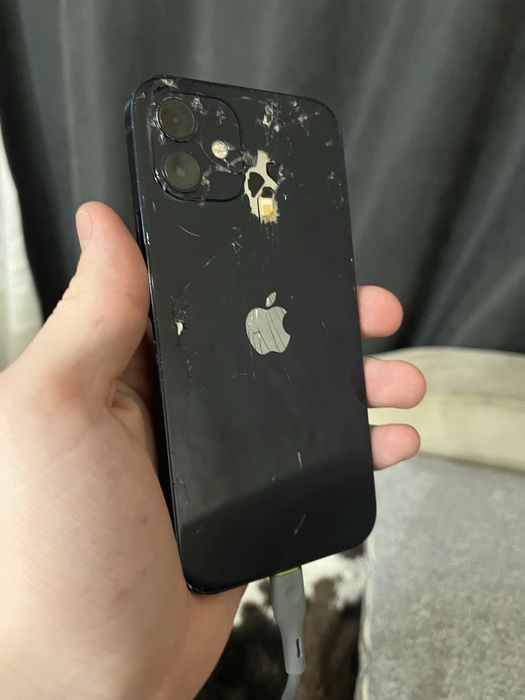 Айфон 12 и се в придачу