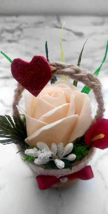 Кошнички със сапунени рози