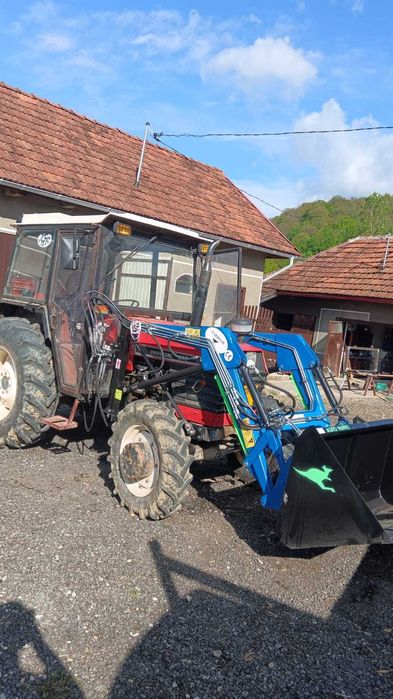 Incarcator frontal VARRO II - pentru orice tip de tractor