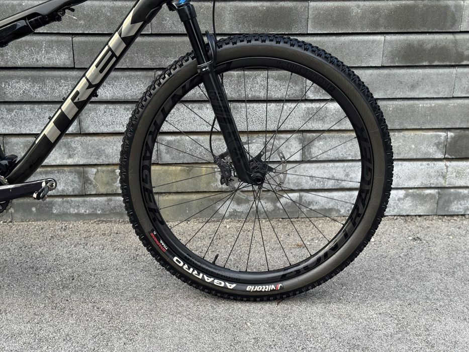 Планински карбонов велосипед TREK SUPERCALIBER 9.8 XT ( M-L размер)