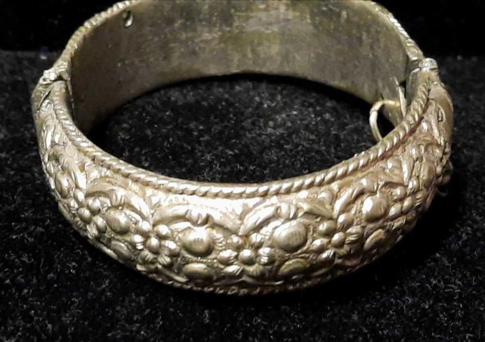 Стара възрожденска гривна сребро сачан