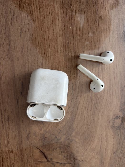 Airpods 1 поколение