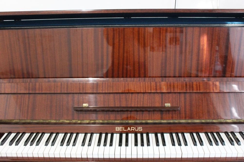 Vând pianină Belarus în stare excelentă
