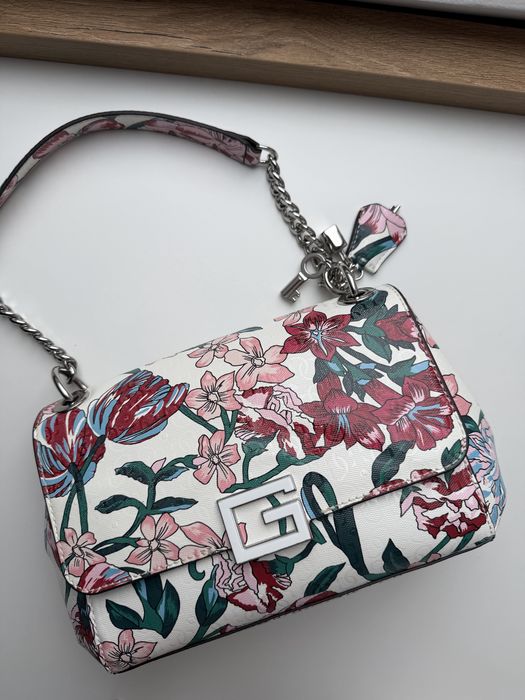 Дамска чанта Guess