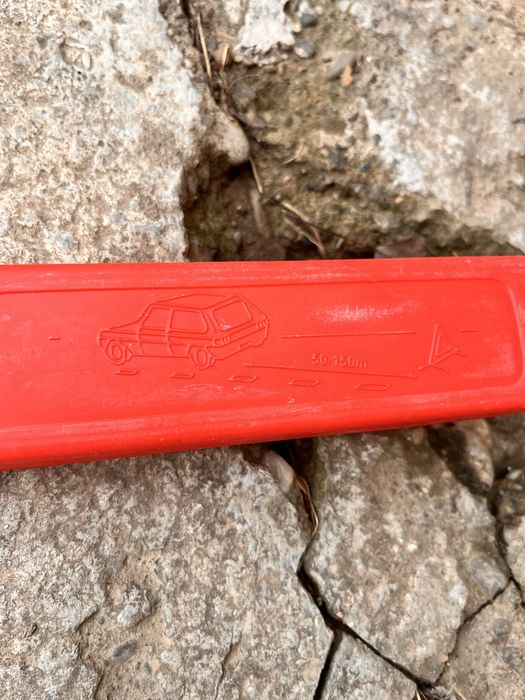 Roata de rezerva, cric, ,triunghi reflectorizant