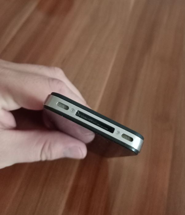 iPhone 4s продам