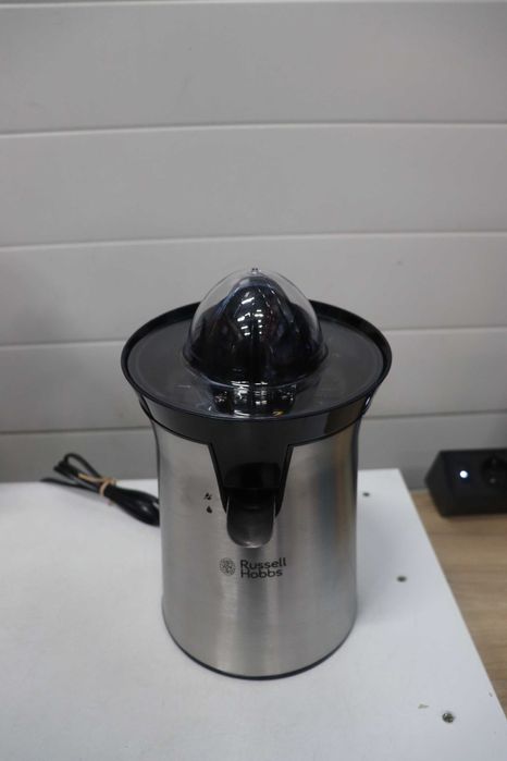 Преса за цитруси Russell Hobbs Classics, черна/сребриста, лек ДЕФЕКТ