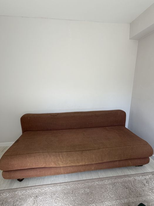 Продам Диван коричневый
