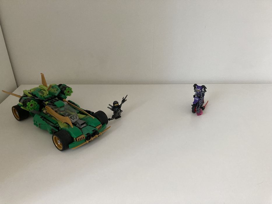 Lego 70641, Кола на героя Лойд, с включени герои.