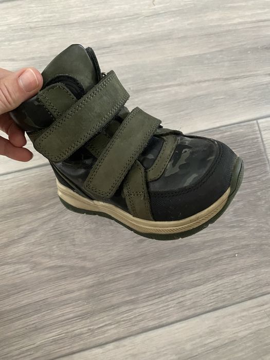 Продам демисезонные сапожки  на мальчика