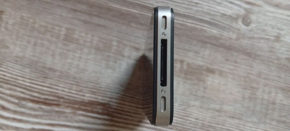 iPhone 4 с в идеальном состояние