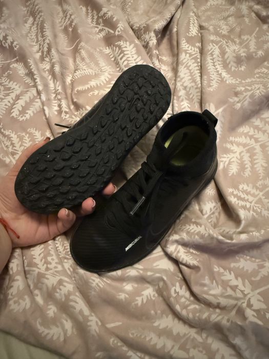 Vand ghete fotbal Nike Mercurial