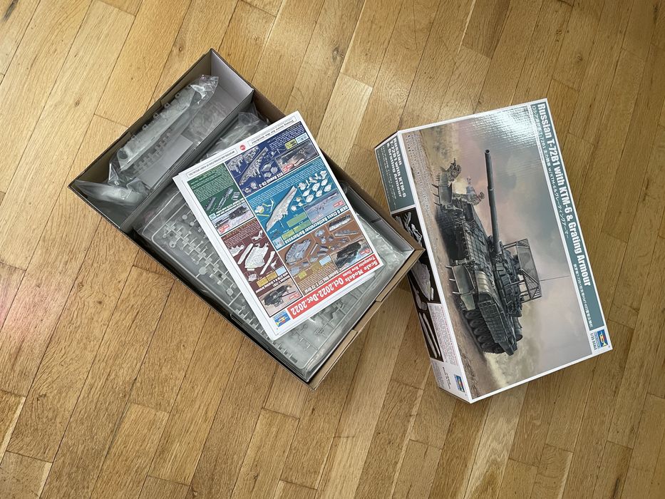Пъзел руски танк 3D Russian T-72B1 with KTM-6 & Grating Armour