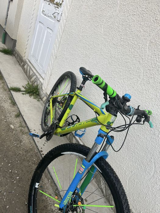 Bicicleta cube verde