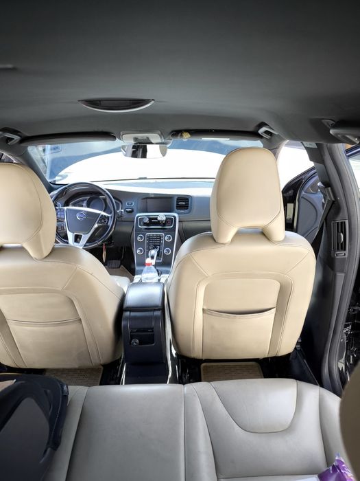 Volvo v60 negru 2015