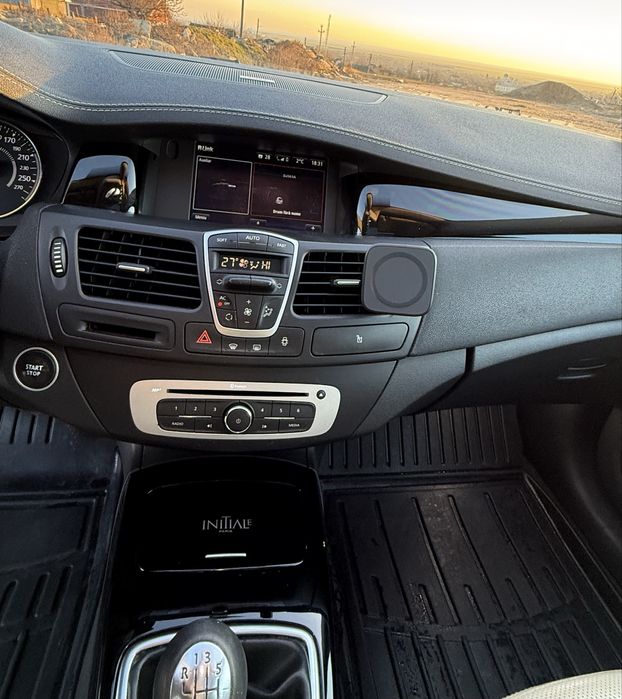 Renault Laguna 3  facelift INITIALEPARIS