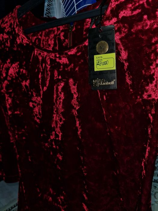 Красный вечерный платье