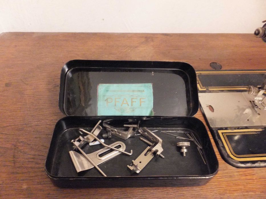 Masina de cusut veche functionala Pfaff 31 fabricata in Germania