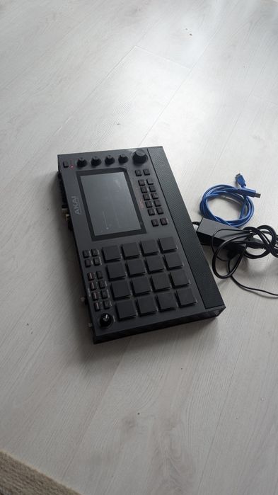 Akai MPC LIVE 2 Битмашина/Аудиокарта