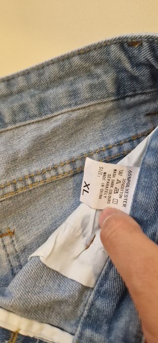 Vand pantaloni scurți EUR 40