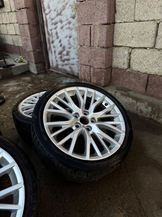 Диска p18 с покрышками  225/40/18