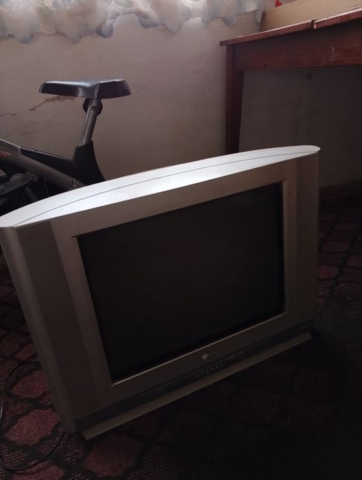 LG televizor sotiladi