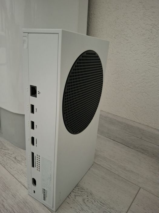 Продавам Xbox Series S