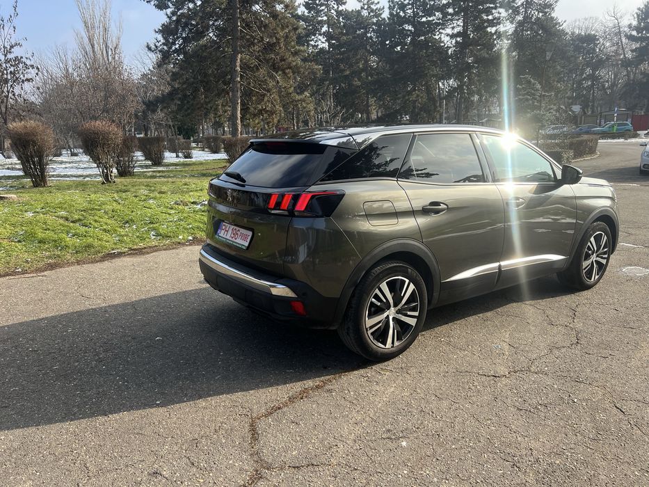 Peugeot / 3008 1.2 PureTech Allure   - Automat