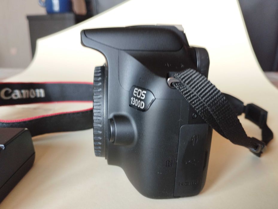 Canon EOS 1300d на около 700 кадъра.