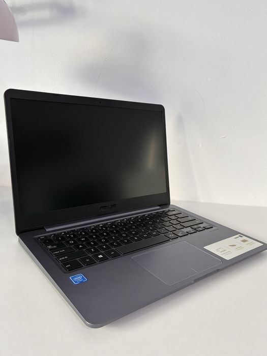 Laptop ASUS E406N