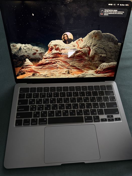 Macbook Air M2 2022 года