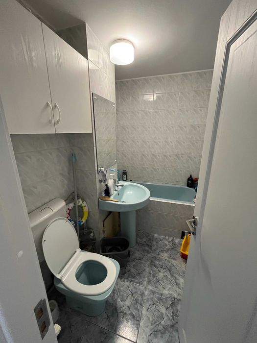 Apartament cu 3 camere, 2 băi, 66 mp + 4 mp balcon, decomandat, etaj 2/4