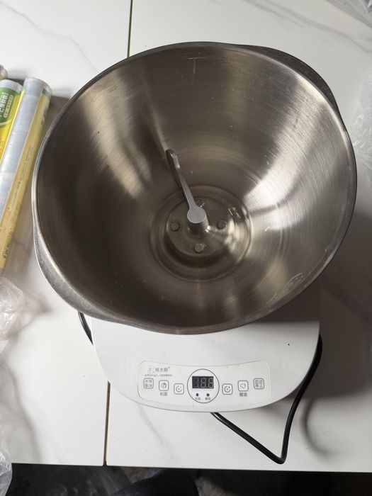 Продам тестомес (машина для замеса теста)