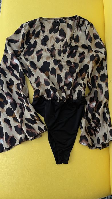 Елегантно боди на Boohoo с ефектен ръкав