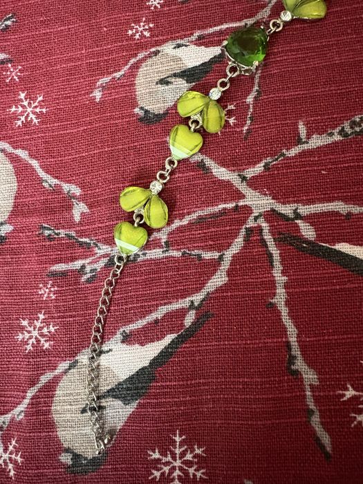 Bratara cu pietre verzi